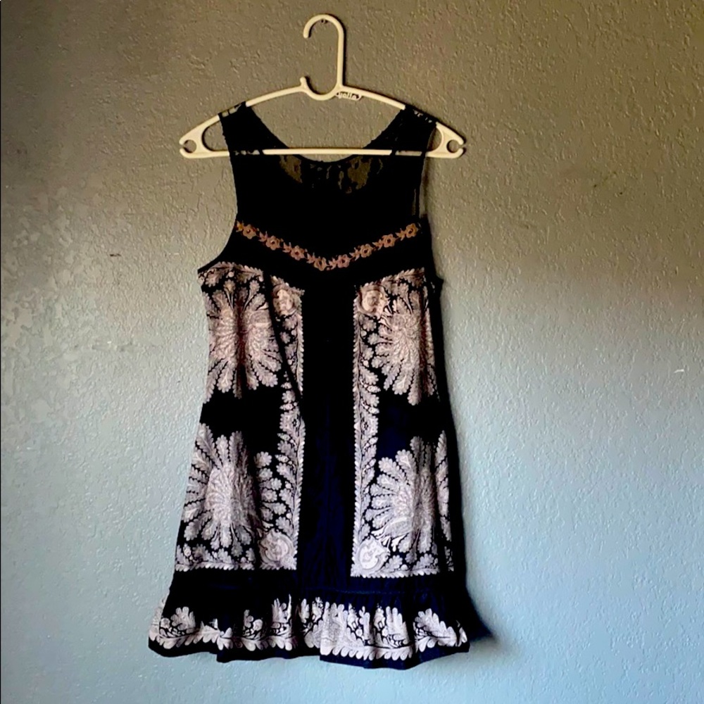 Black and grey pattern dress